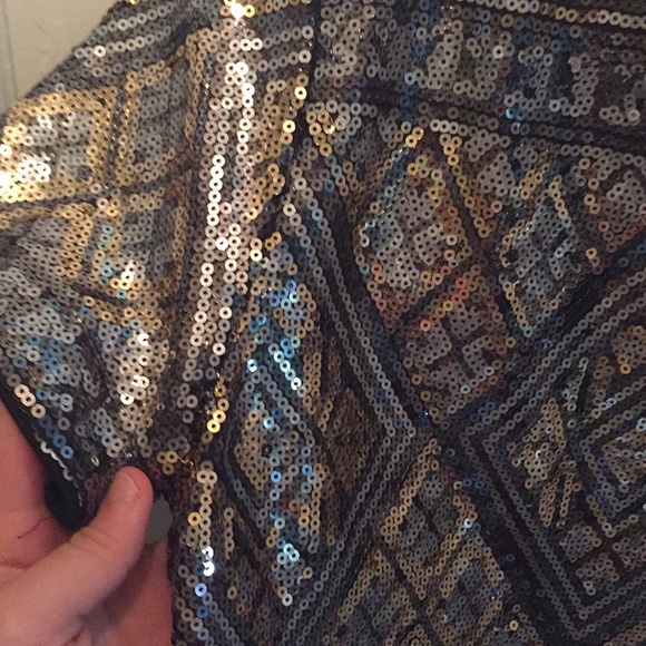 Forever 21 geometric pattern boxy sequin top - Picture 2 of 4